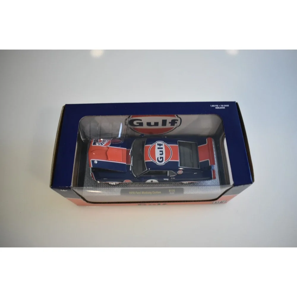 M2 Machines Chase 1970 Ford Mustang Custom Gulf R135 25-07 1/24 Scale